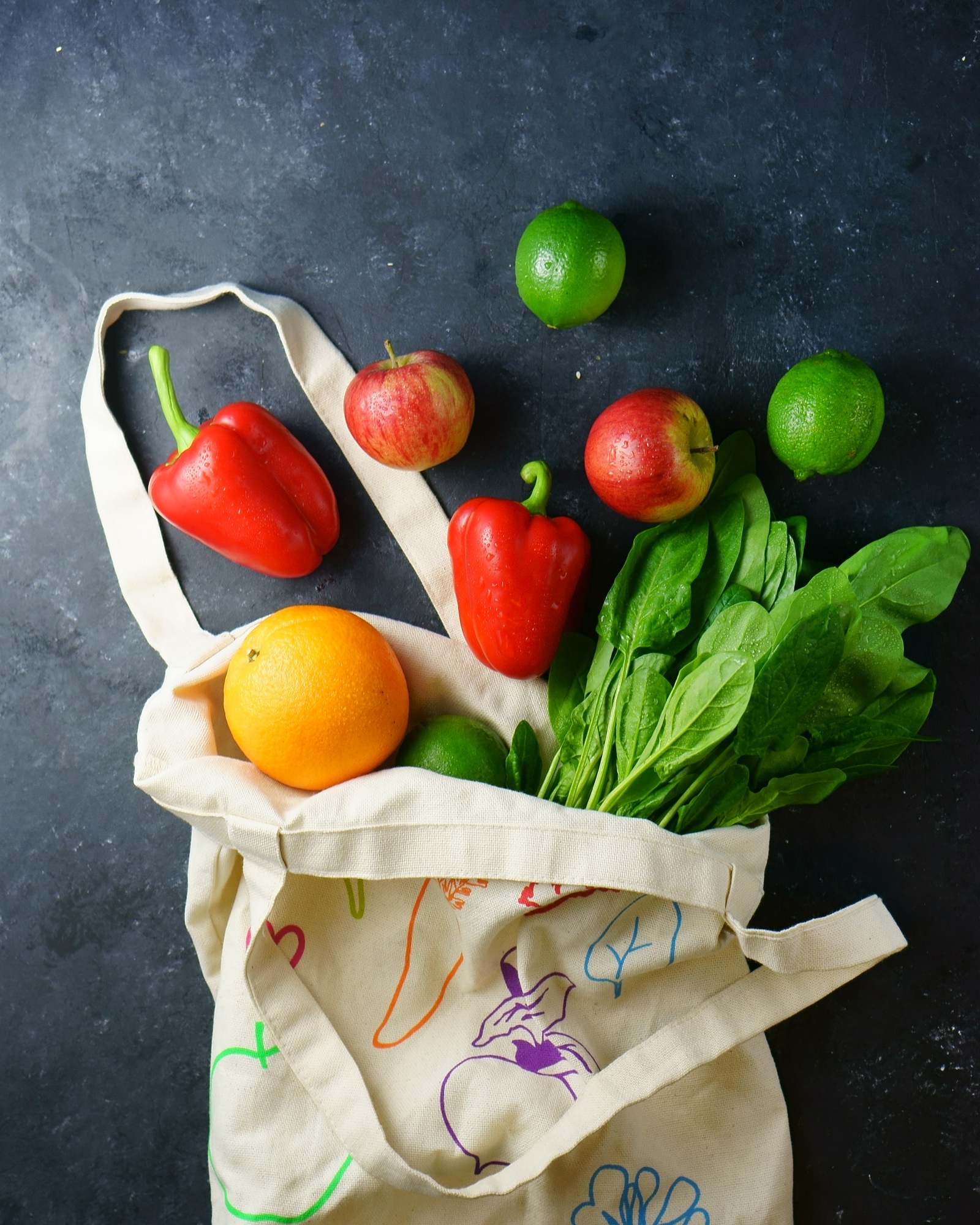 bolsa de la compra con verduras y frutas